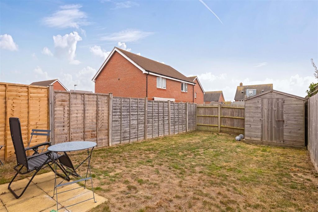 Property photo 3 of 14 Iris Close_12.Jpg