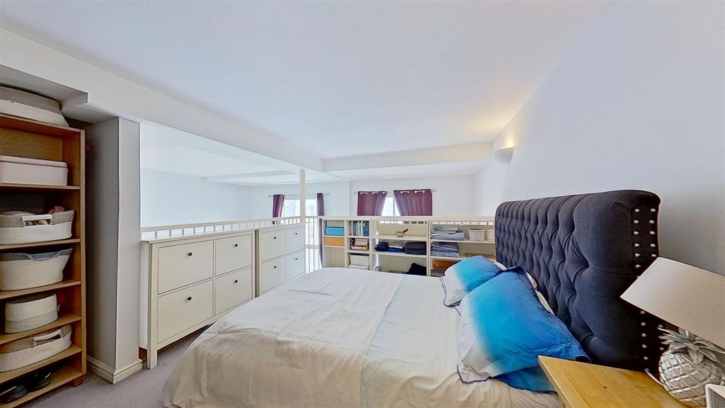 Property photo 3 of 14 Voltaire-Buildings-Garratt-Lane-Sw18-05042025_1405