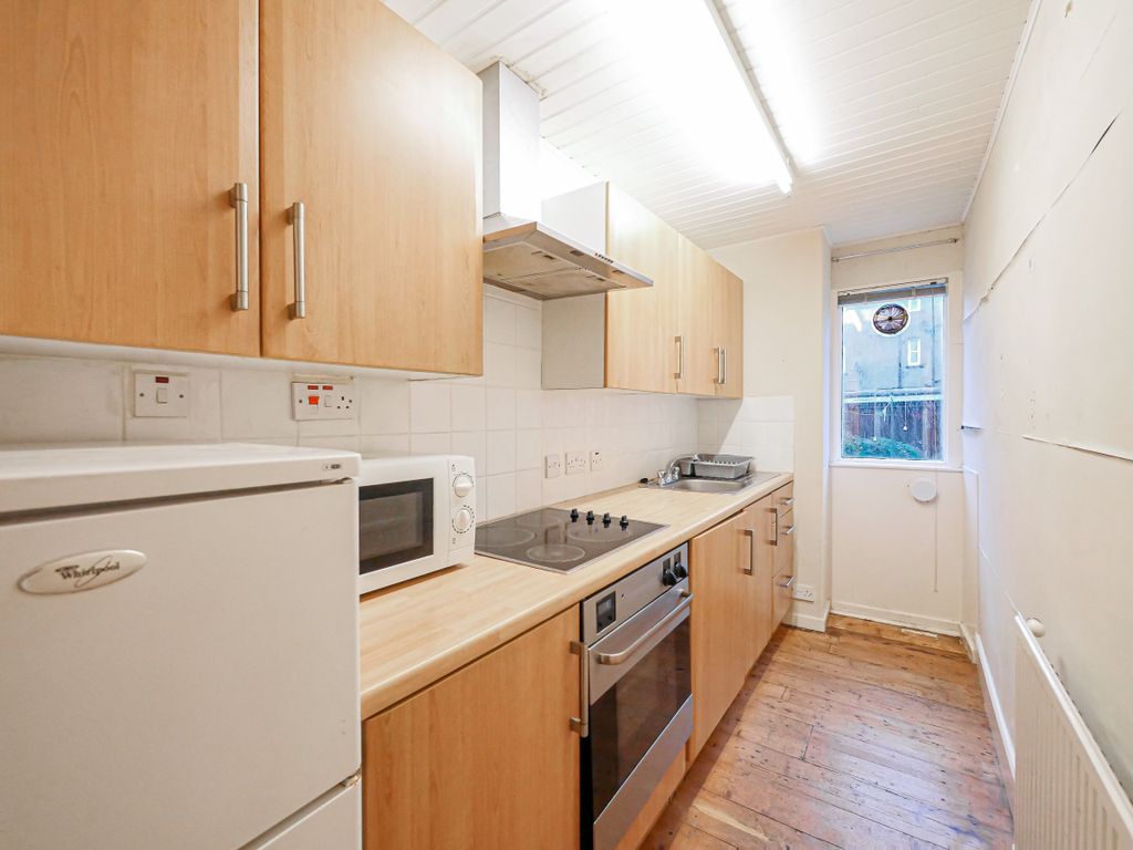 Property photo 3 of 10 Kitchen