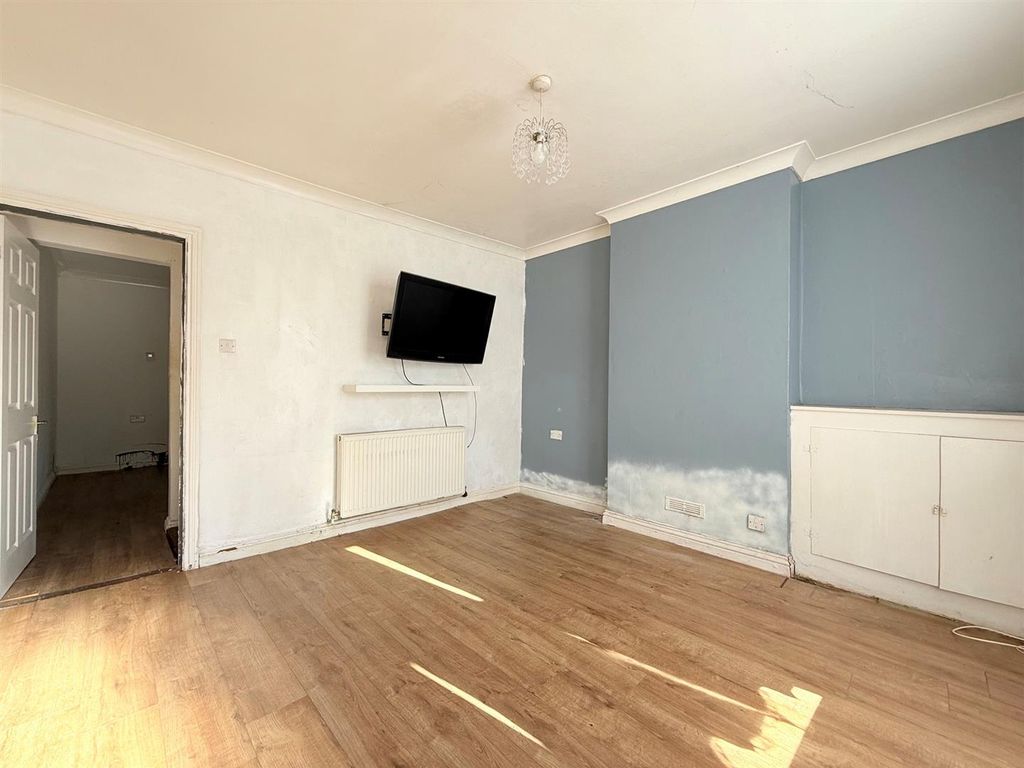 Property photo 3 of 9 Lounge