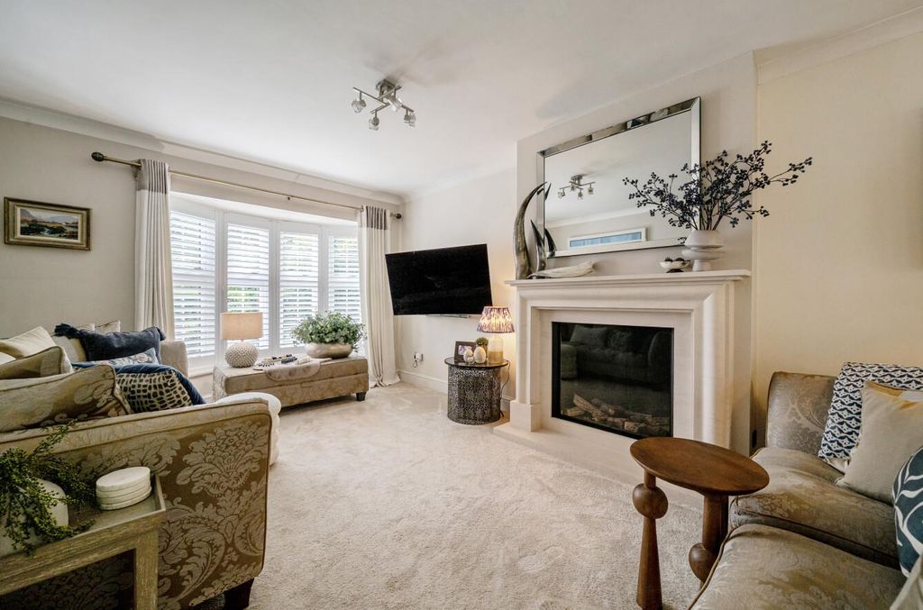 Property photo 2 of 34
