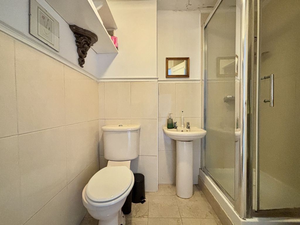 Property photo 3 of 13 Image00010