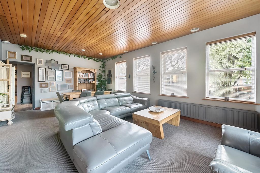 Property photo 2 of 30 Owners Sitting Room
