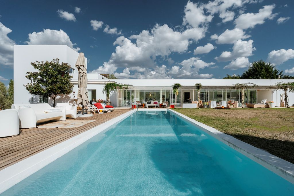 Property photo 1 of 56