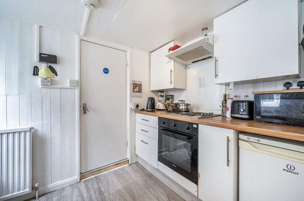 Property photo 2 of 9 1430048-2-69B402F...