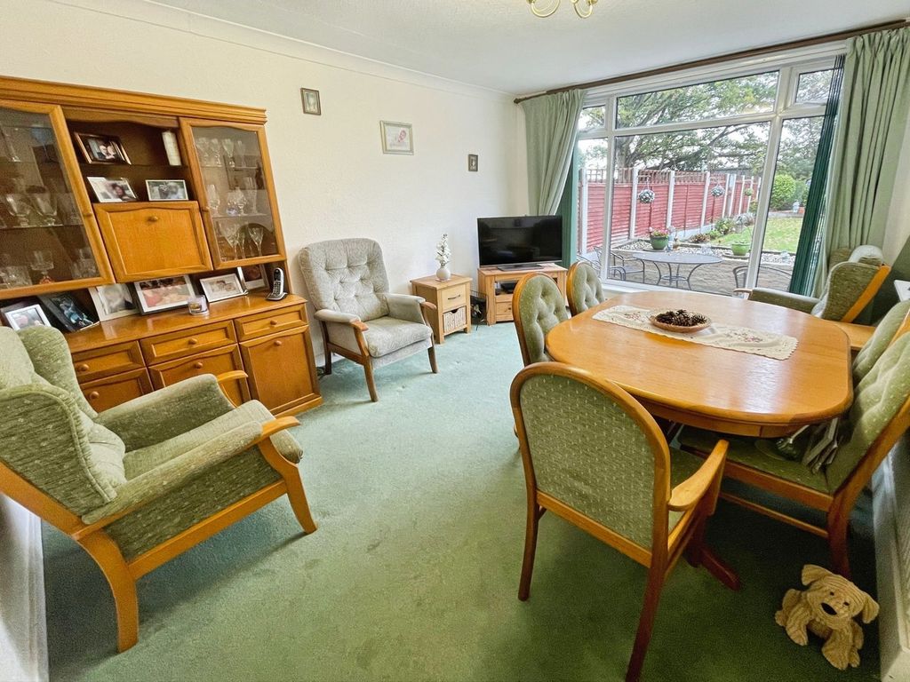 Property photo 3 of 21 Dining Room