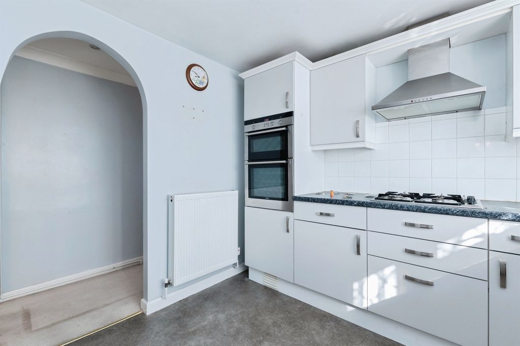 Property photo 3 of 18