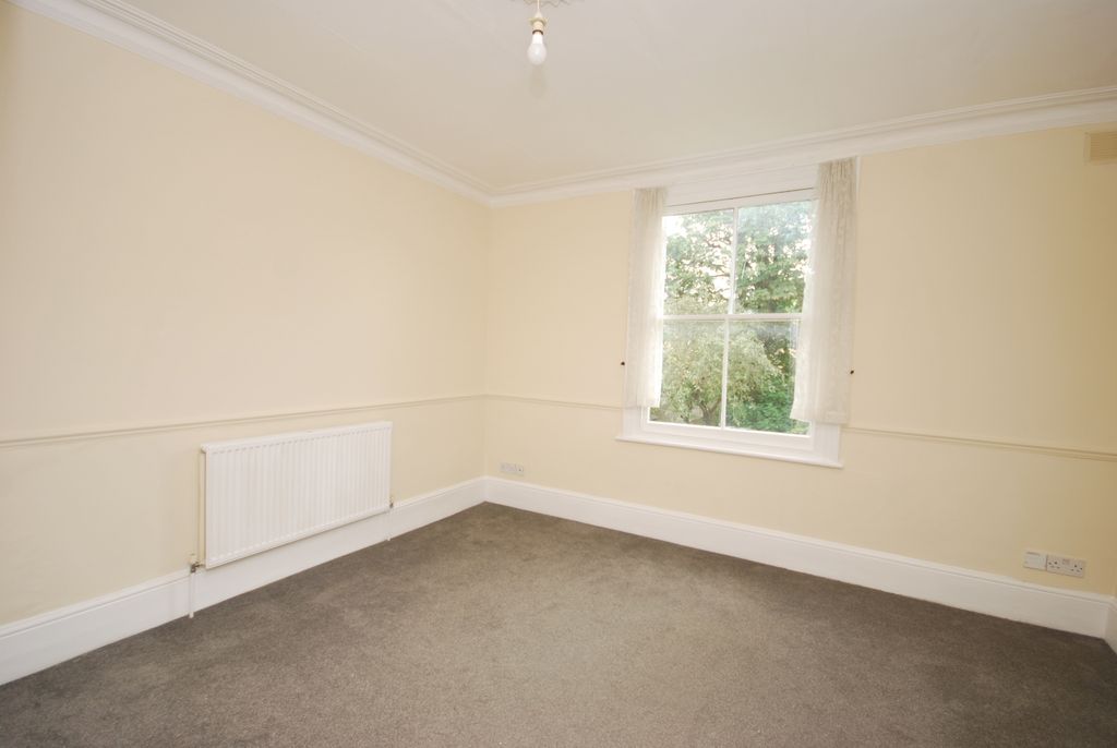 Property photo 3 of 4 Studio
