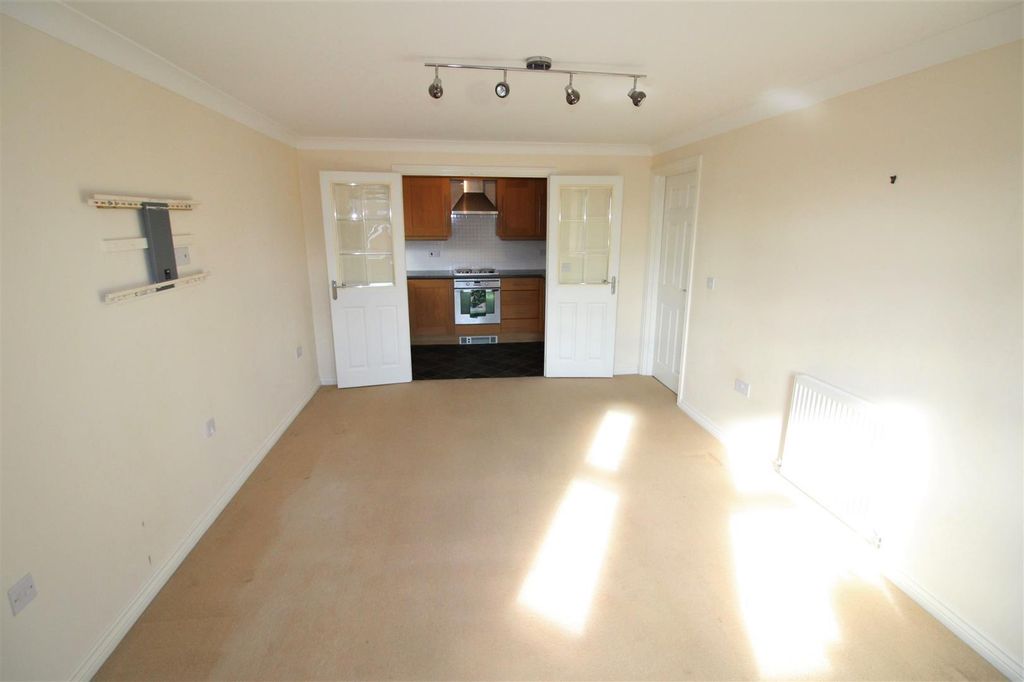 Property photo 2 of 10 Lounge.Jpg