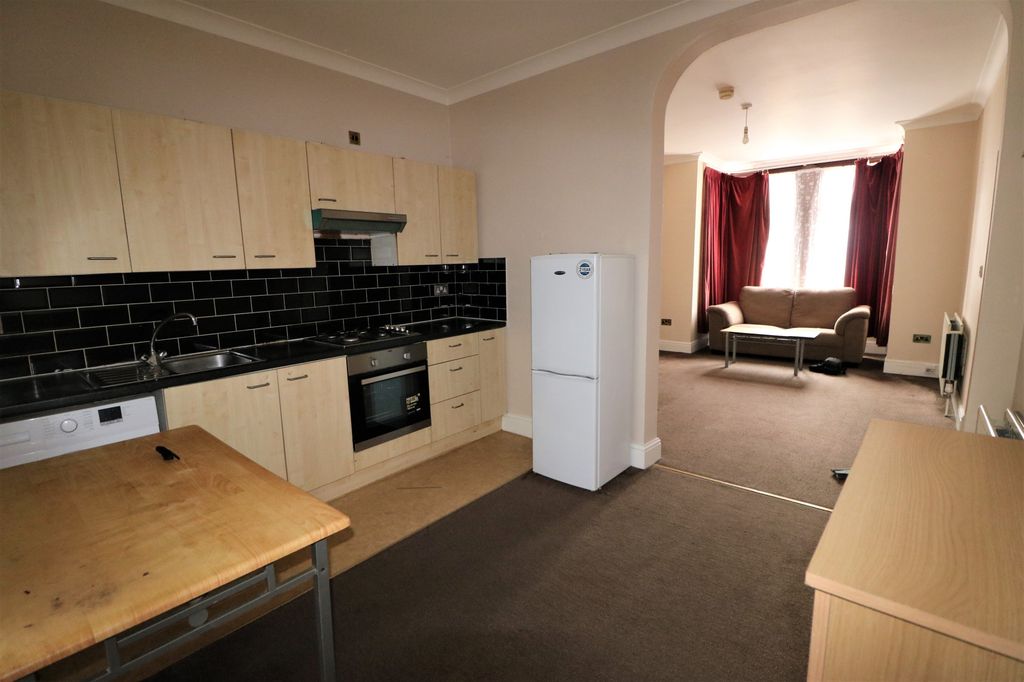 Property photo 2 of 8