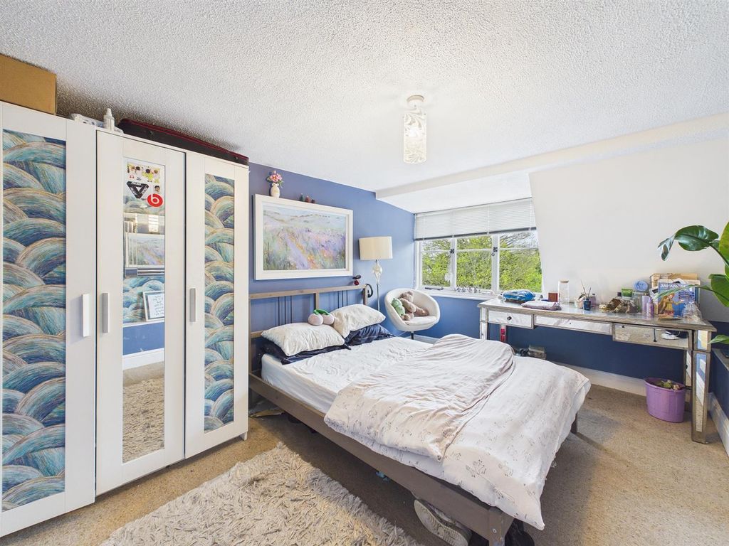 Property photo 3 of 10 3 - Top Floor Flat In Clifton For Auction.Jpg