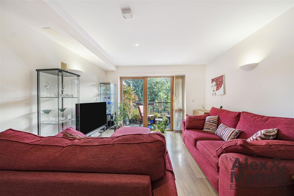 Property photo 2 of 17 Kite House