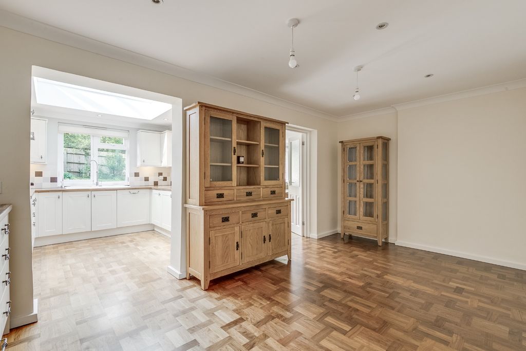 Property photo 3 of 28 4418373