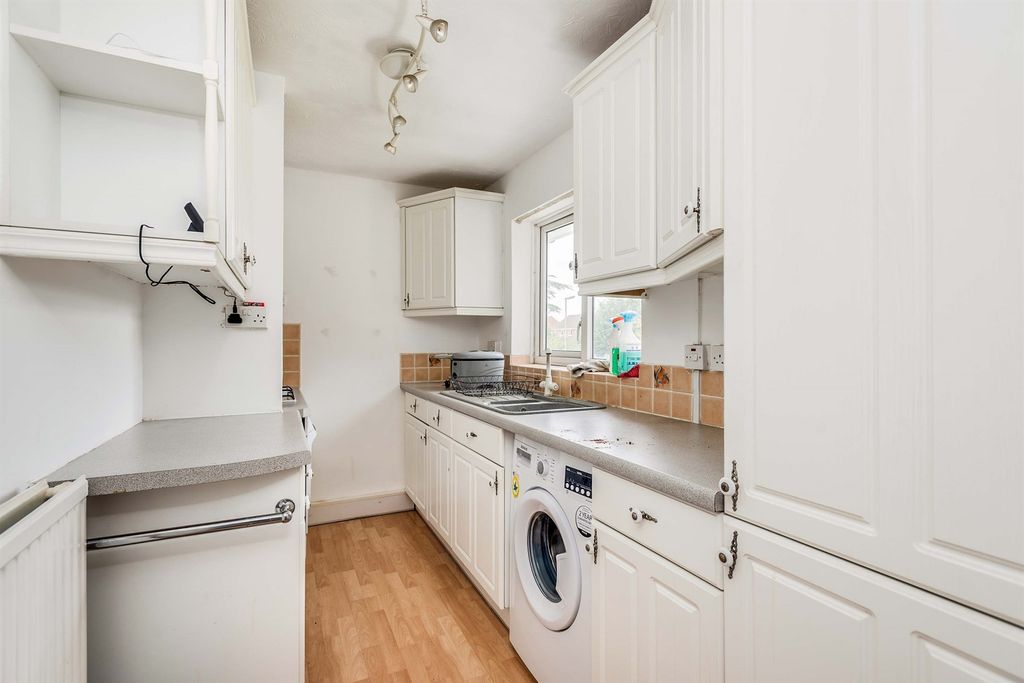 Property photo 3 of 5 Kitchen