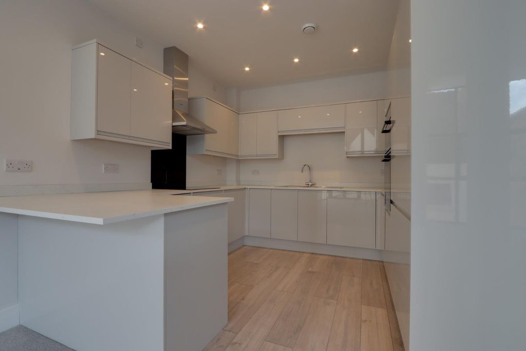 Property photo 3 of 8 Kitchen