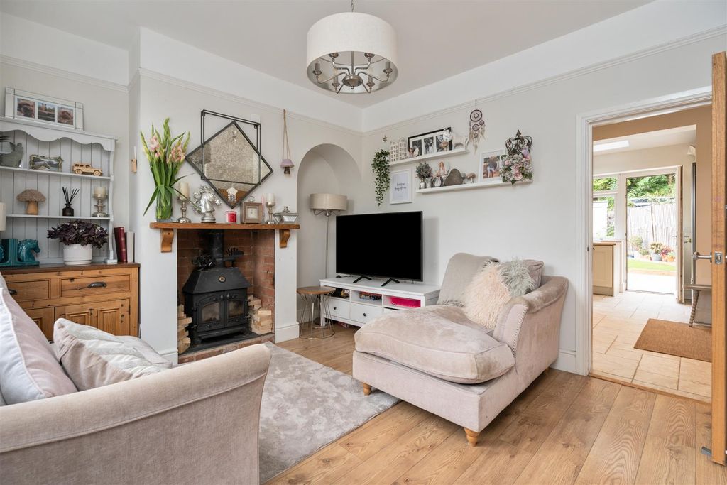 Property photo 3 of 14 124 Darley Green Road_12.Jpg