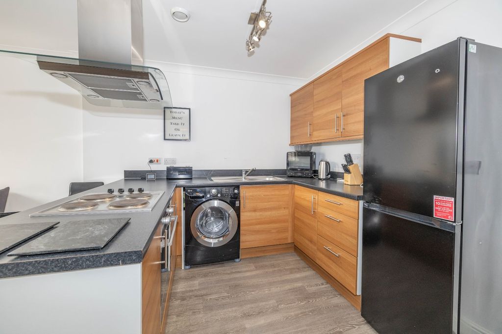 Property photo 3 of 8 Picture 3