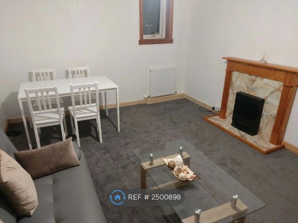 Property photo 2 of 8 Living Room