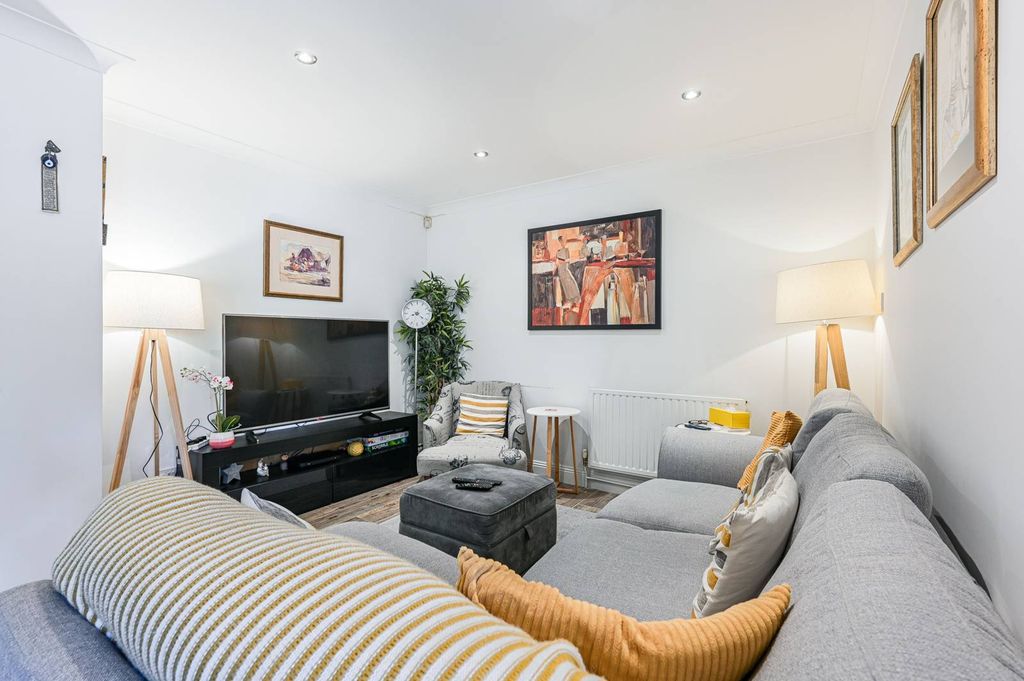 Property photo 2 of 19