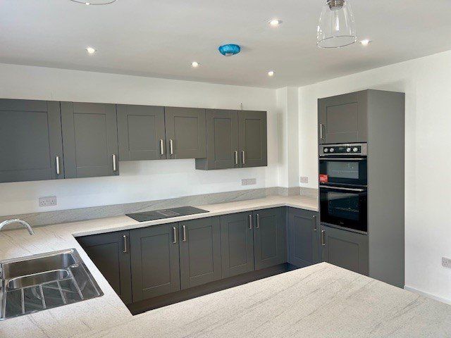 Property photo 3 of 8 Kitchen