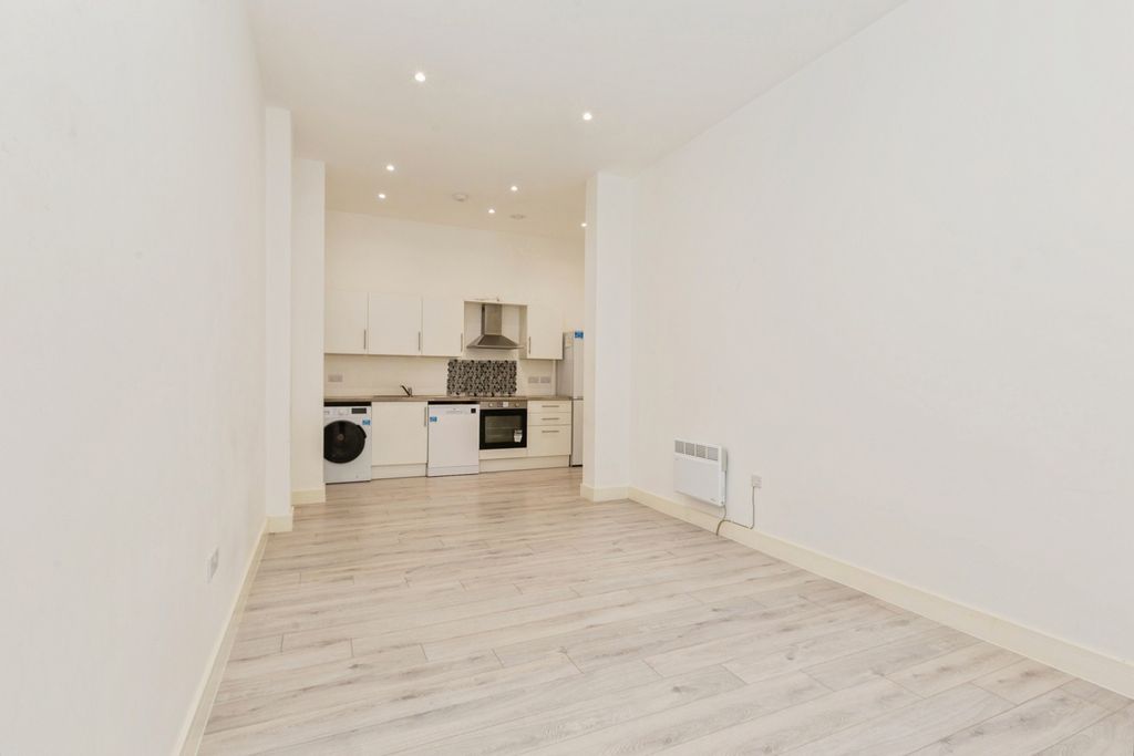 Property photo 3 of 9 Pbox-Img.Jpg