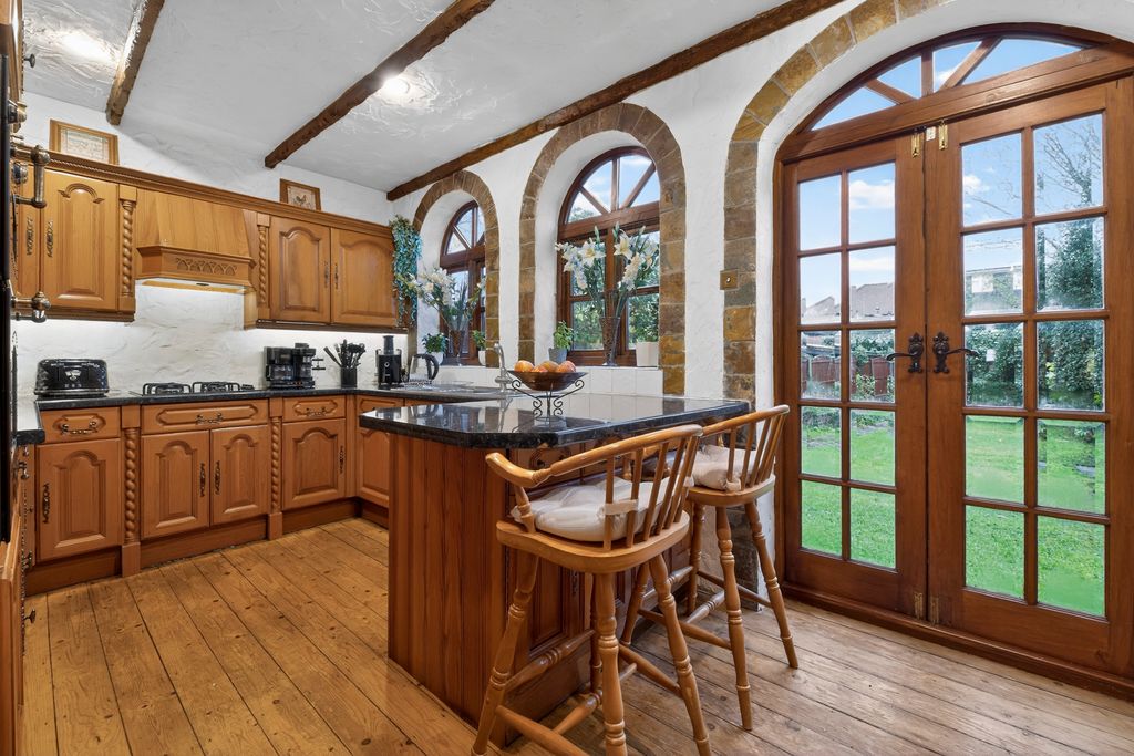 Property photo 1 of 29