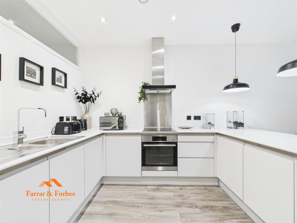 Property photo 1 of 20 Cam03956G0-Pr0178-Still003.Jpg