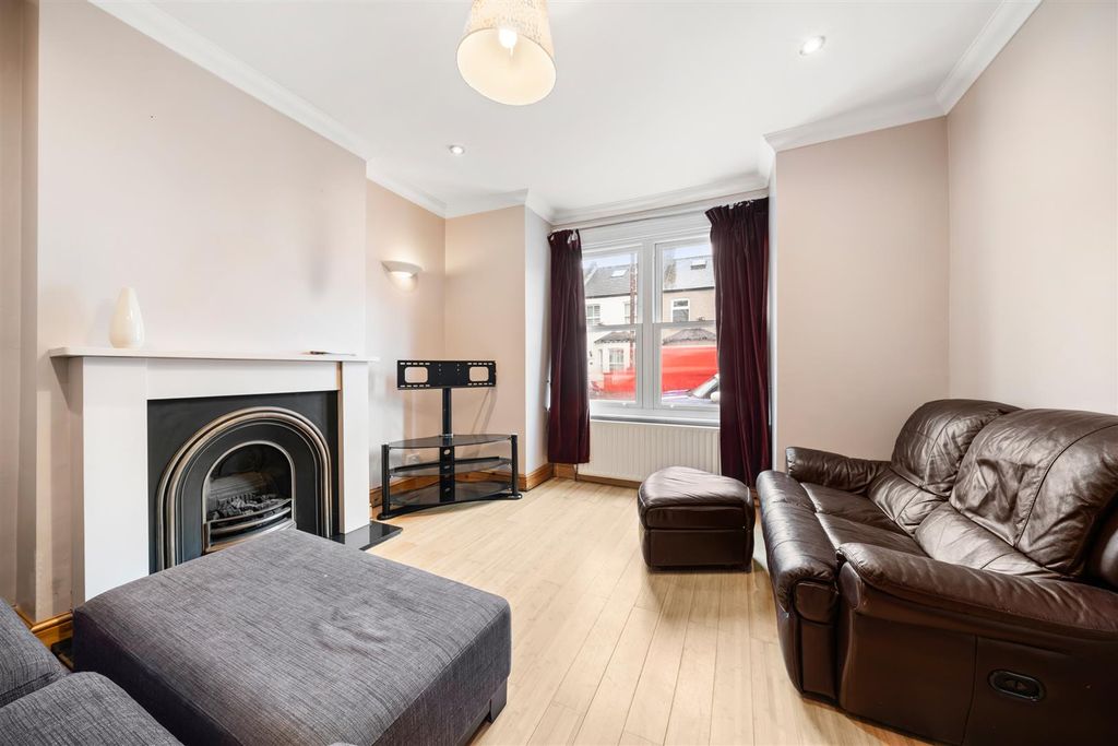 Property photo 2 of 10