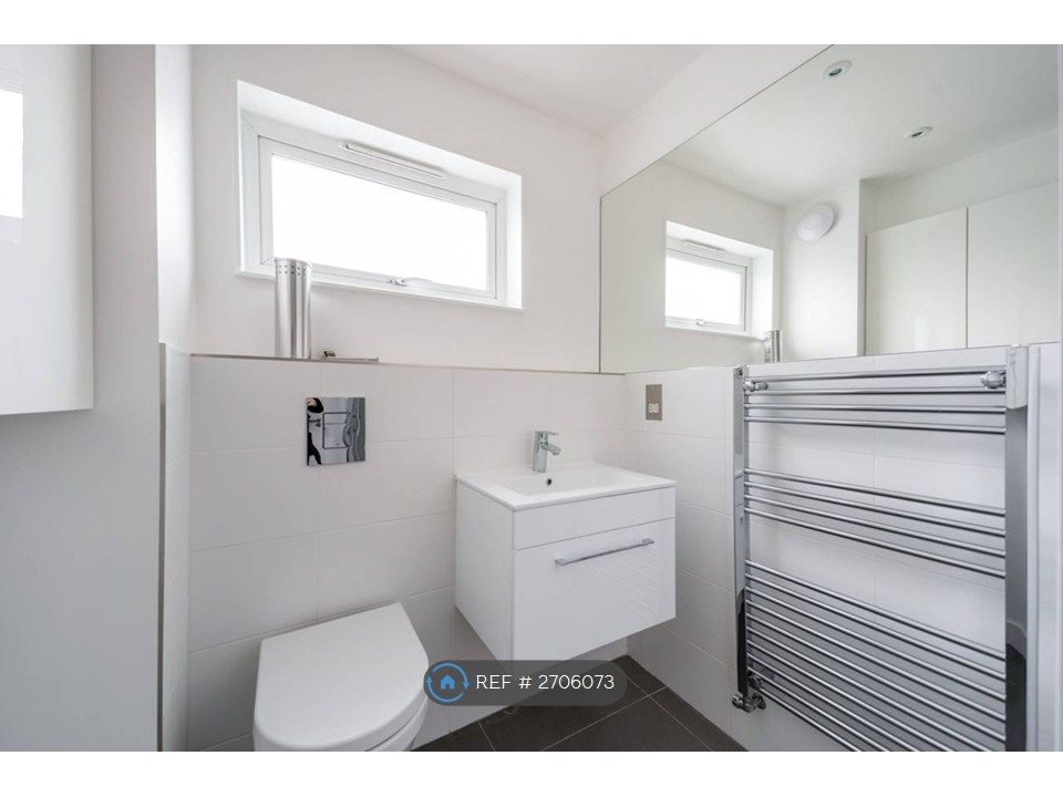 Property photo 3 of 8 Shared Bathroom