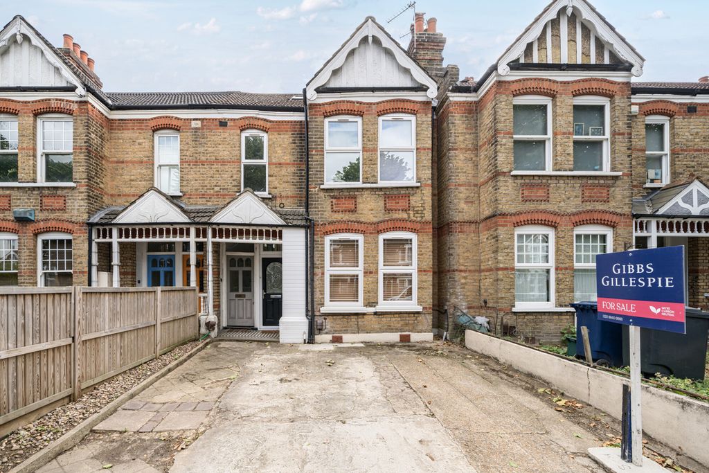 Property photo 1 of 16 1334637-2-689208c...