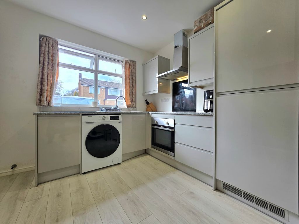 Property photo 2 of 6 Kitchen