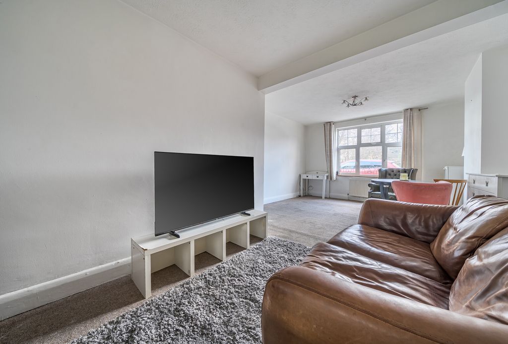 Property photo 2 of 14 1383036-19-695E77...