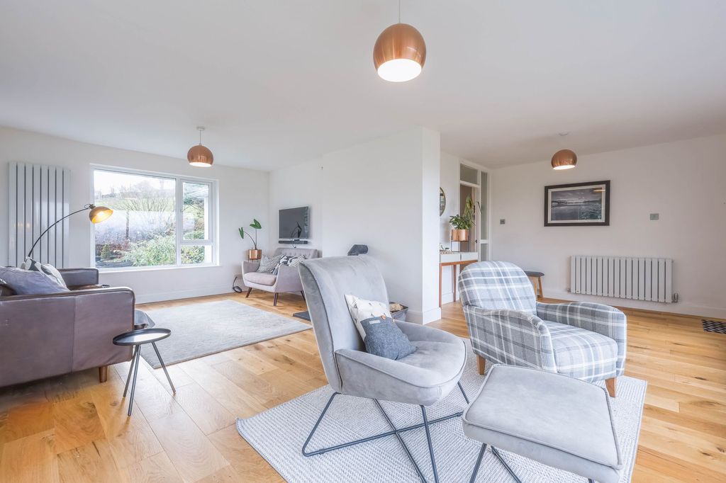 Property photo 2 of 30