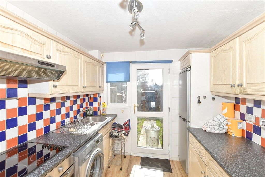 Property photo 3 of 10 Kitchen