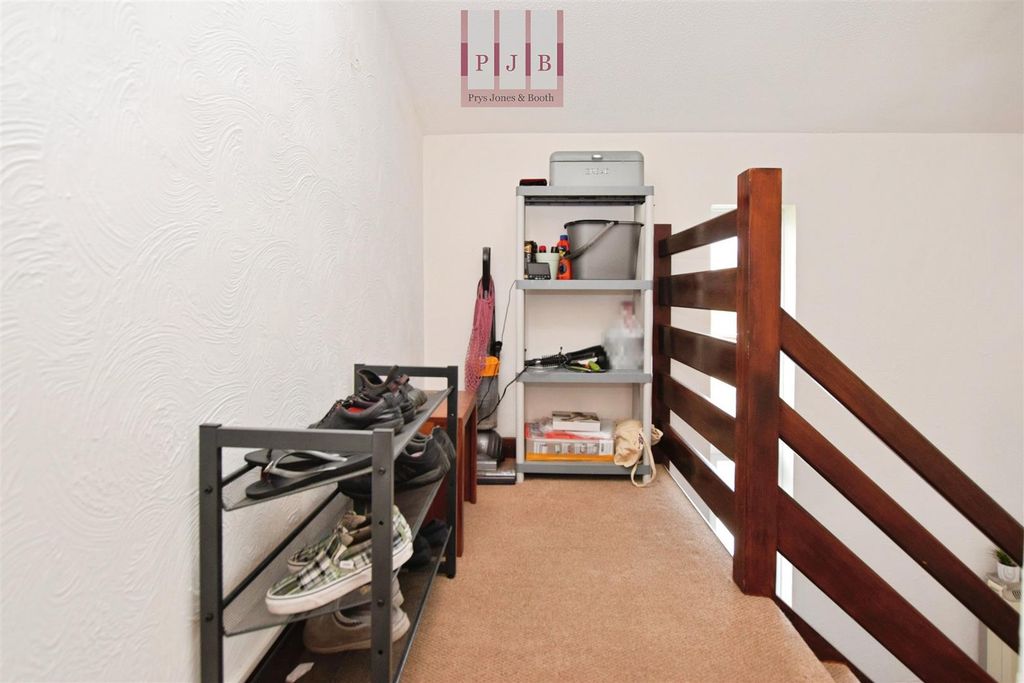 Property photo 2 of 15 Landing.Jpg