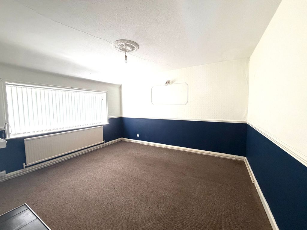 Property photo 1 of 8 Lounge