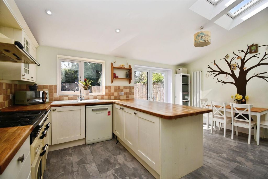 Property photo 1 of 21 Kitchen