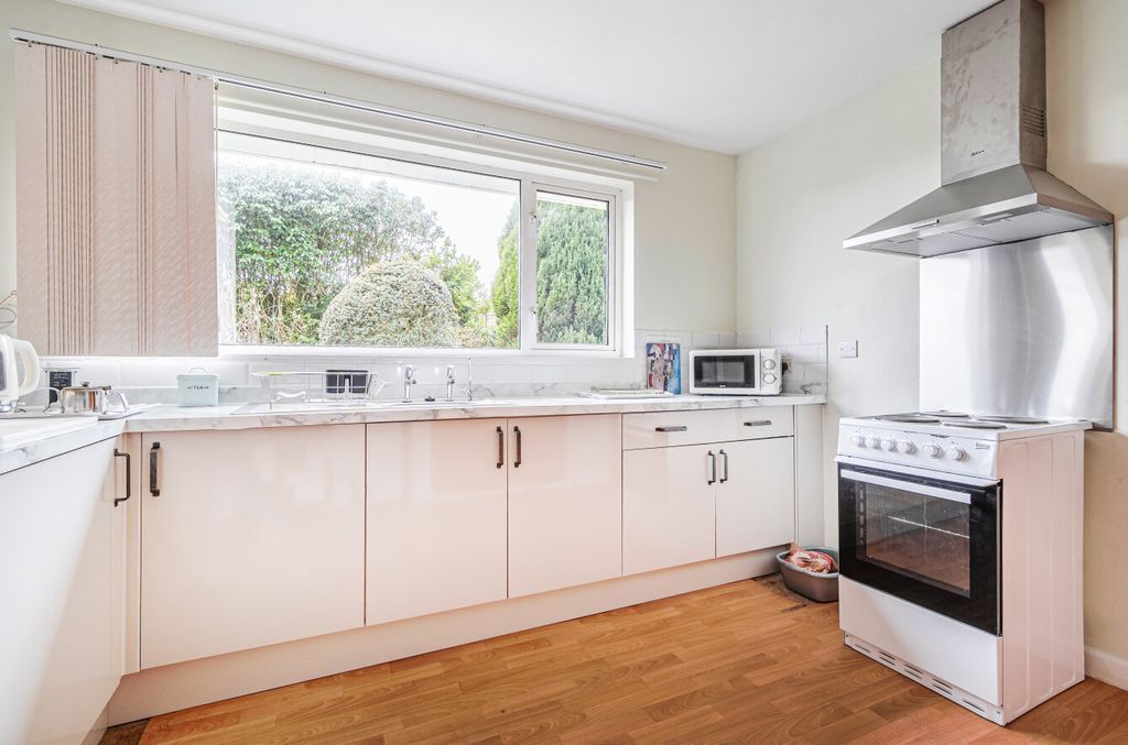 Property photo 3 of 12 Kitchen