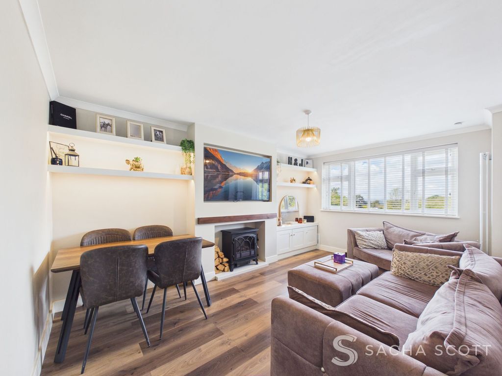 Property photo 1 of 19 Lounge / Diner