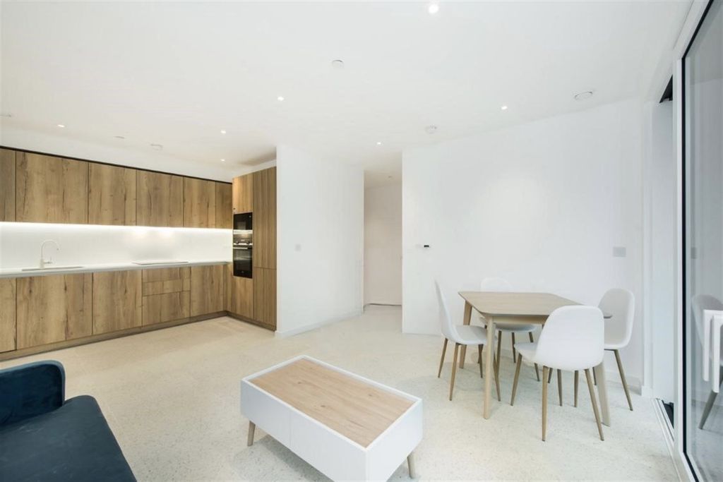 Property photo 3 of 17 Open Plan