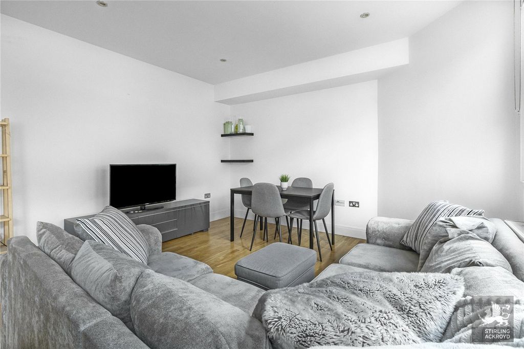 Property photo 2 of 31 Reception/Kitchen