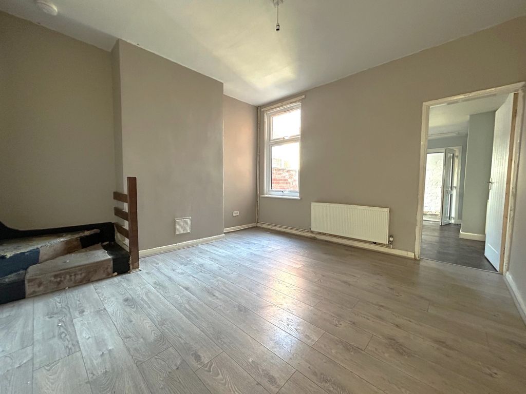 Property photo 3 of 9 Hhh