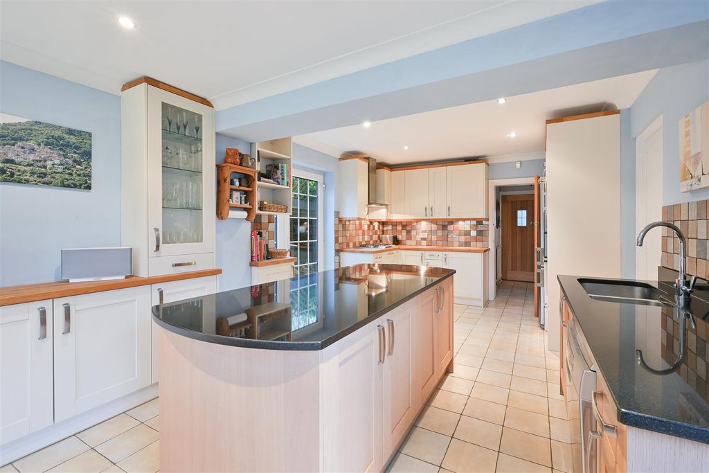 Property photo 2 of 30 The Ridgeway, 17- (4).Jpg