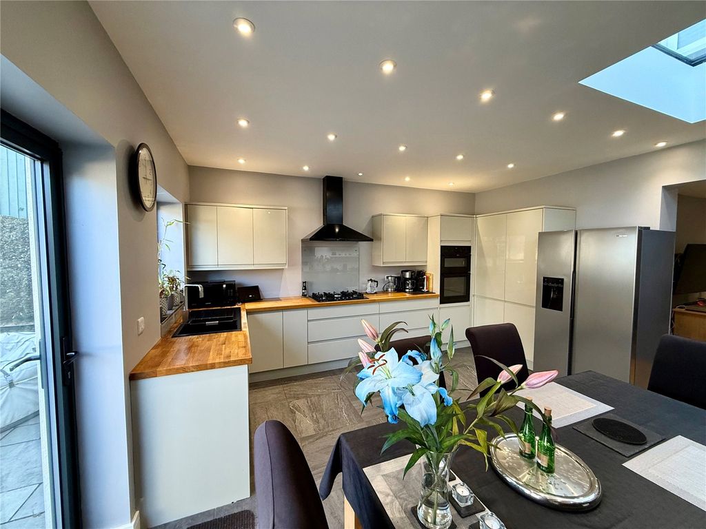 Property photo 1 of 11 Kitchen