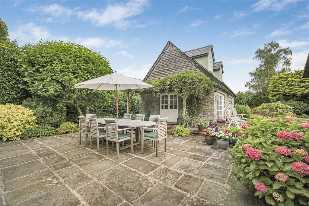 Property photo 3 of 39