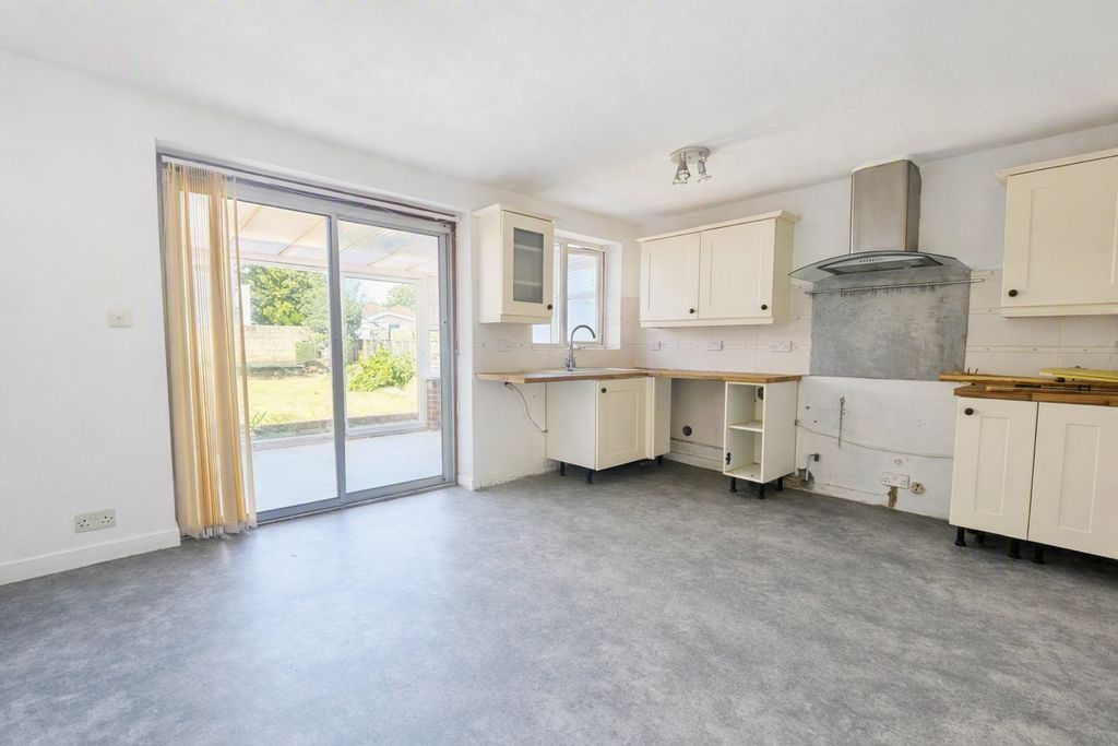 Property photo 2 of 14 Kitchen/Dining Room