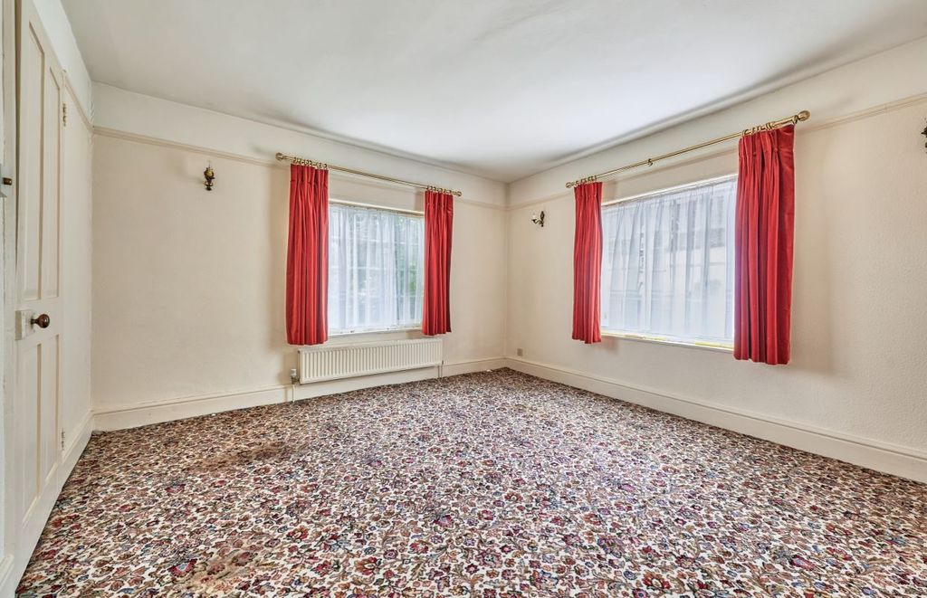 Property photo 2 of 11