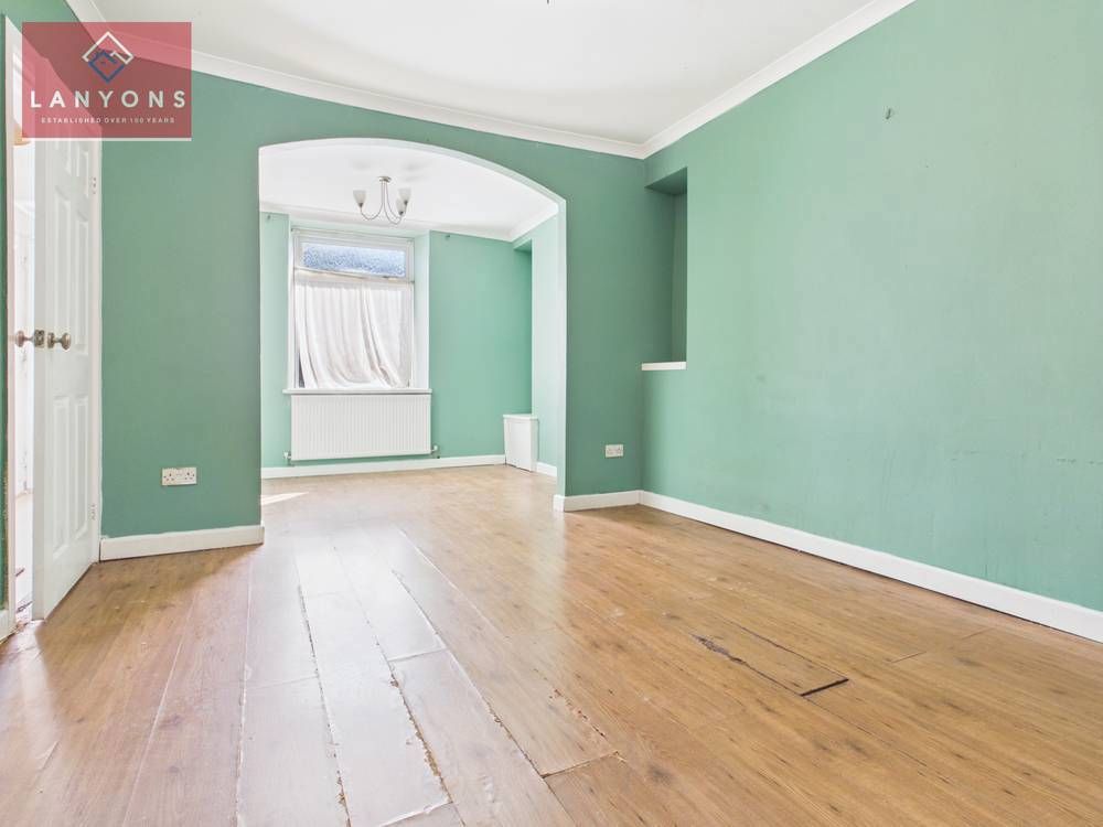 Property photo 2 of 15 Giraffe360-Still009