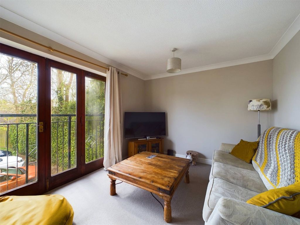 Property photo 2 of 6 Picture No. 12