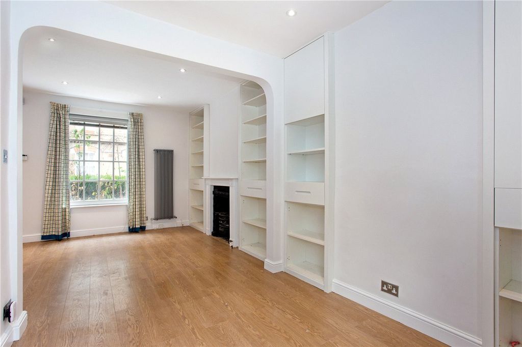 Property photo 3 of 10 Reception